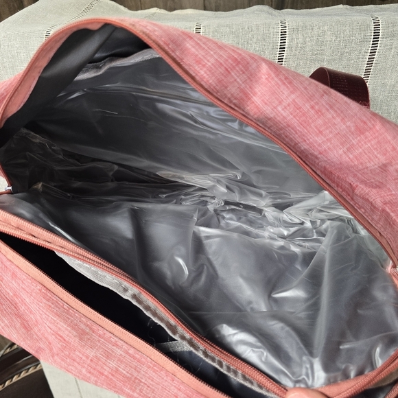 WEEKEND EIGHT TRAVEL BAG COOLER INSULATED LINED( 5 compartments) - Picture 6 of 15